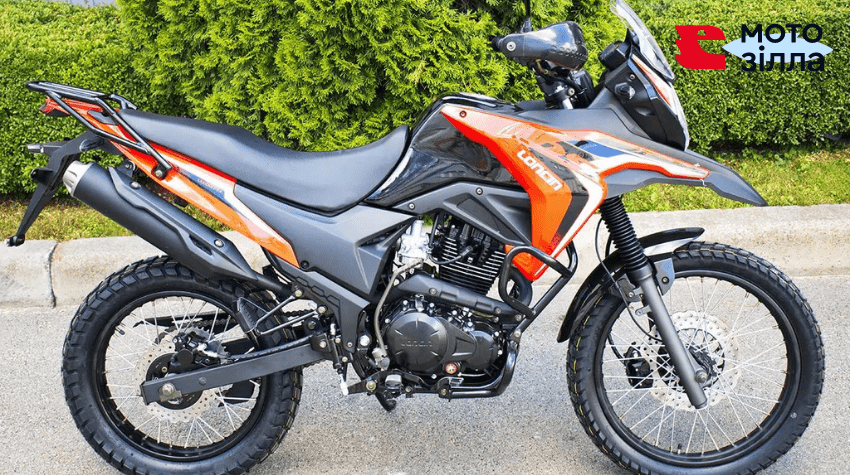 Мотоцикл Loncin оранжевый с черным
