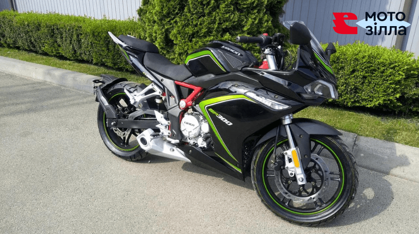 Мотоцикл Loncin зеленый с черным на титанах